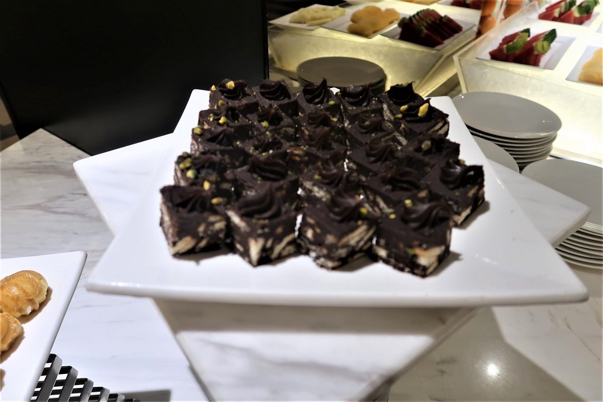 Malaysia Airlines KL Golden Lounge Satellite Terminal cakes