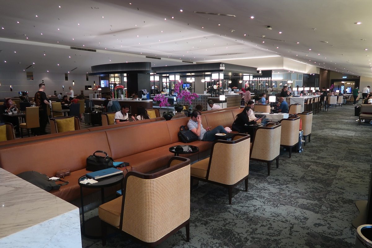 Malaysia Airlines KL Golden Lounge Satellite Terminal open space (1)
