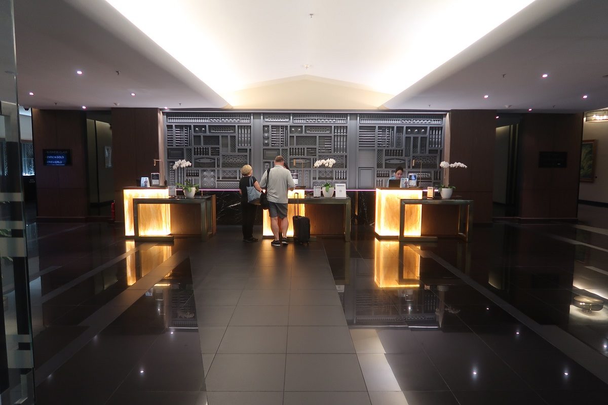 Malaysia Airlines KL Golden Lounge Satellite Terminal foyer 1