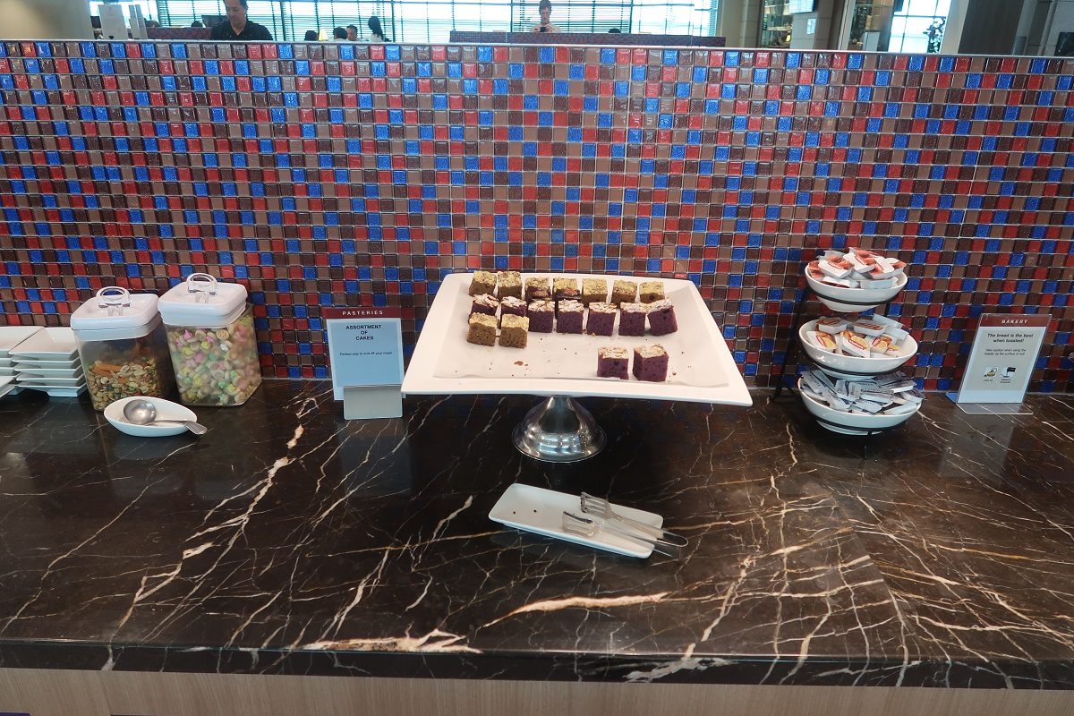 SATS Premier Lounge Terminal 2 Singapore Airport cakes
