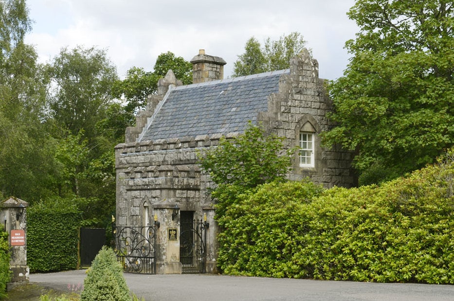 inverlochy castle gate lodge