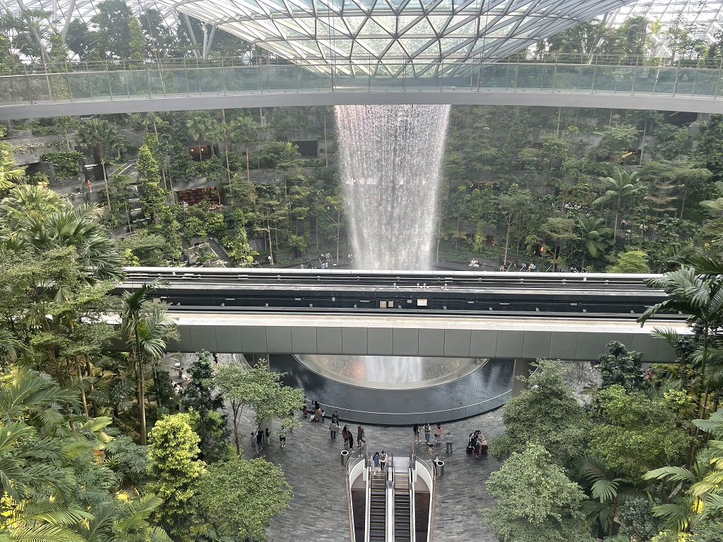 jewel changi airport waterfall vortex skytrain